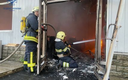 В Киеве вспыхнул большой пожар: что горело и какие последствия (фото, видео)
