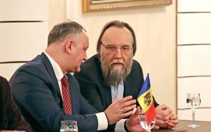 Президент Молдовы похвастался совместной фотографией с русским фашистом Дугиным