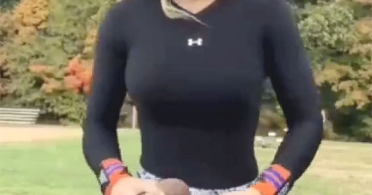 Привлекательная американка покорила сердца мужчин в Сети своим умением играть в футбол