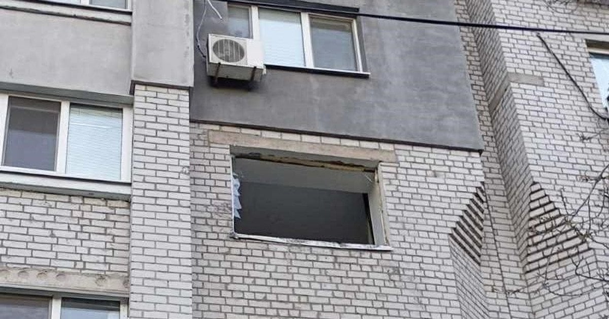 Дрон влетел в окно квартиры в Днепре