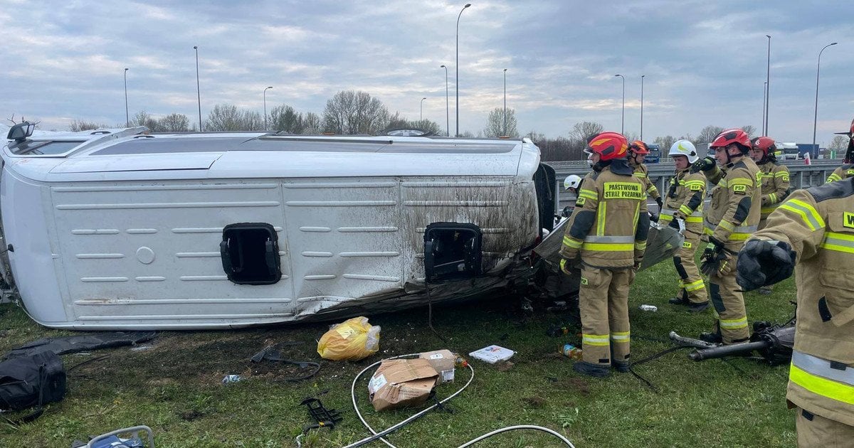 В Польше опрокинулся Mercedes с украинцами.