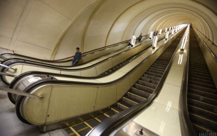 Можливі затримки і скупчення людей: у Києві на станції метро "Майдан Незалежності" розпочався ремонт