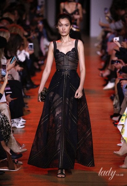 Коллекция Elie Saab прет-а-порте сезона весна-лето 2019 / © East News