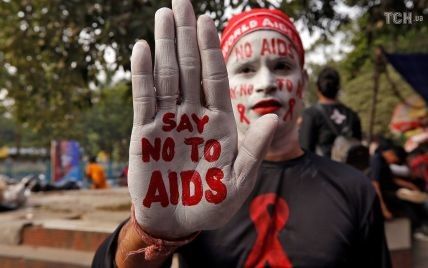 Всесвітній день боротьби зі СНІДом: факти, міфи і цифри