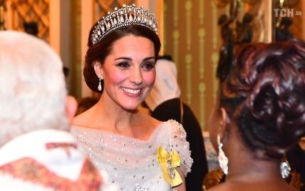 Кейт Миддлтон словно невеста в украшениях принцессы Дианы посетила прием в Букингемском дворце