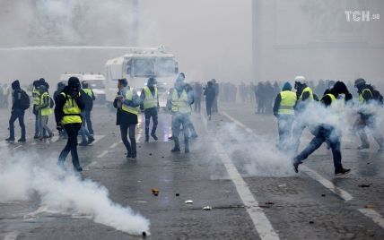 Массовые беспорядки "желтых жилетов": в Париже на выходные закроют Лувр и Эйфелеву башню