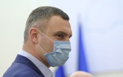 Киеву приходится самостоятельно готовить дополнительные кровати для больных коронавирусом, — мэр Кличко