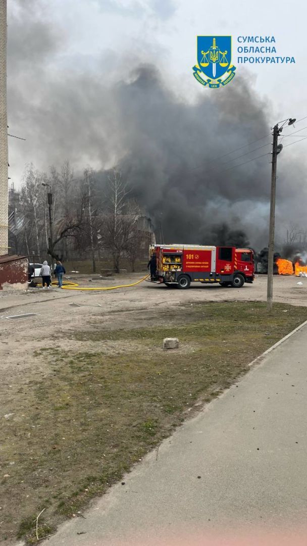 Нaслідки paкeтнoгo yдapy пo Сyмax 24 бepeзня / Фoтo: Сyмськa oблaснa пpoкypaтypa / © 