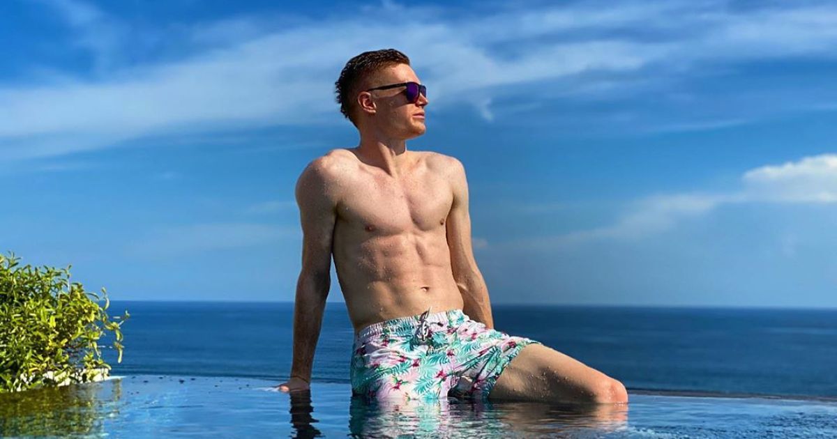 Циганков драйвово станцював під час відпочинку на Балі