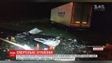 Три человека погибли в результате аварии грузовика и микробуса во Львовской области