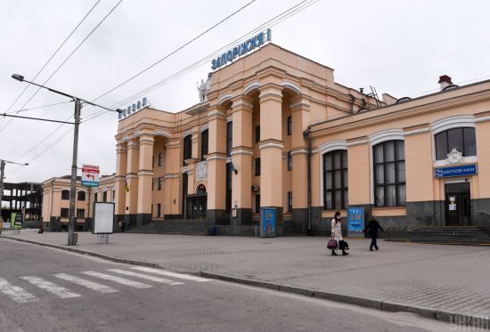 "Укрзализныця" сдает в аренду торговые площади вокзалов: как прошли первые аукционы