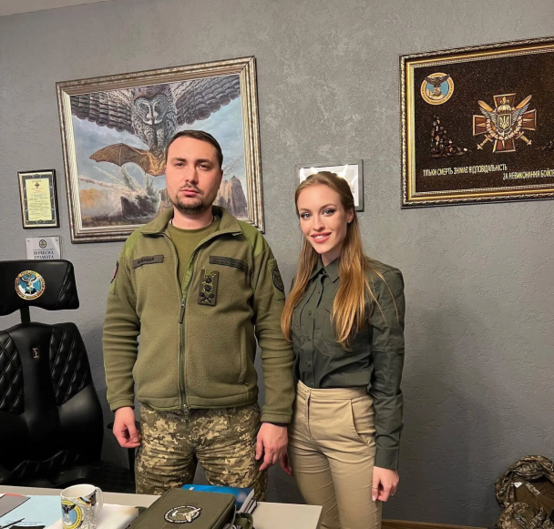 Евеліна Андрієвська з очільником ГУР Кирилом Будановим / Фото: скриншот / ©