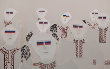 "Хохлы", которые стоят на коленях: в Черновцах вспыхнул скандал из-за инсталляции ко Дню Независимости