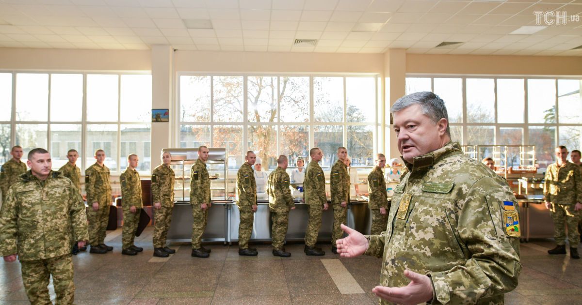 Военное положение не повлияет ни на одно гражданское лицо - Порошенко