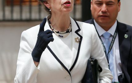 Хороша в белом: 68-летняя принцесса Анна в элегантном наряде встретилась с президентом Чили