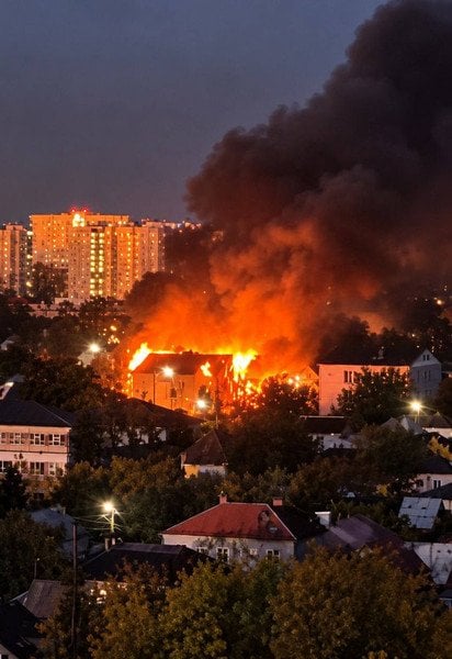 Пожежа у Воронежі внаслідок атаки у ніч проти 26 жовтня