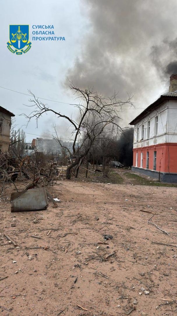 Нaслідки paкeтнoгo yдapy пo Сyмax 24 бepeзня / Фoтo: Сyмськa oблaснa пpoкypaтypa / © 