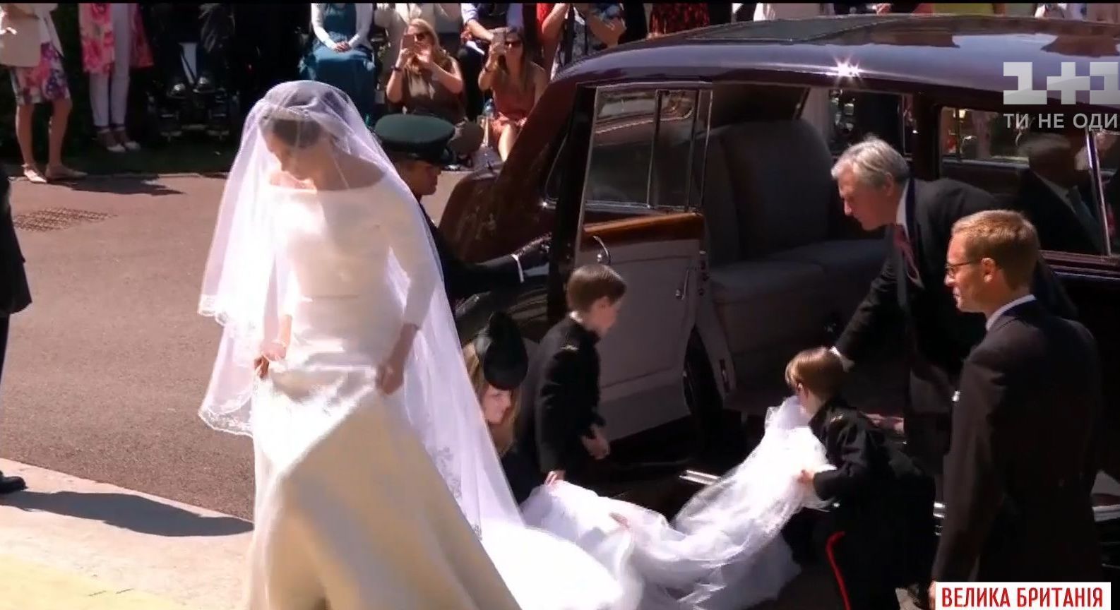 Дрожание рук и поцелуй: главные моменты свадьбы принца Гарри и Меган Маркл