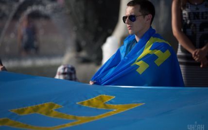 На Майдан Независимости вышли крымские татары и патриоты Украины