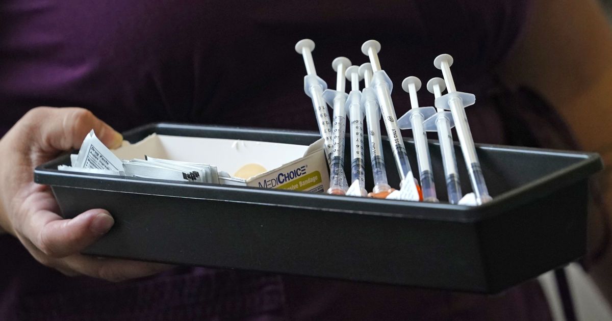 У МОЗ повідомили, що кожний четвертий українець - COVID-вакцинований