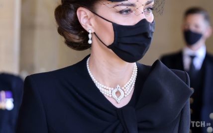 Герцогиня Кембриджская надела на похороны принца Филиппа украшение, которое носила принцесса Диана