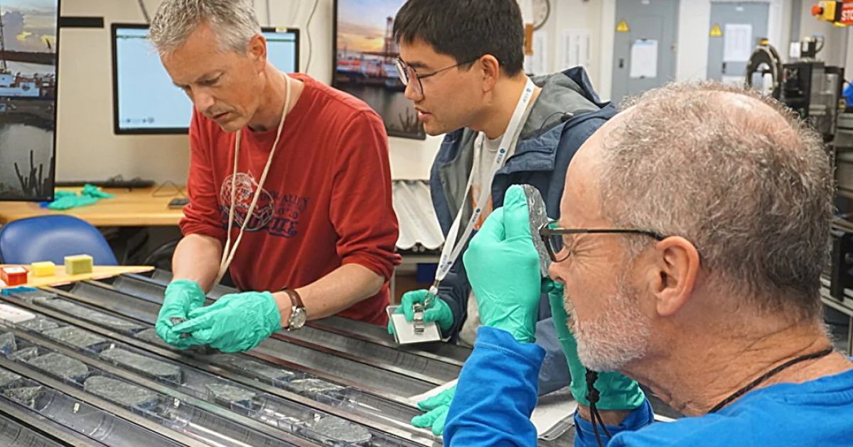 Вчені пробурили рекордний отвір у корі Землі та зробили несподіване відкриття