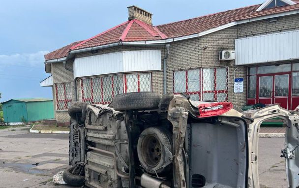 На Полтавщині автомобіль врізався у відбійник.