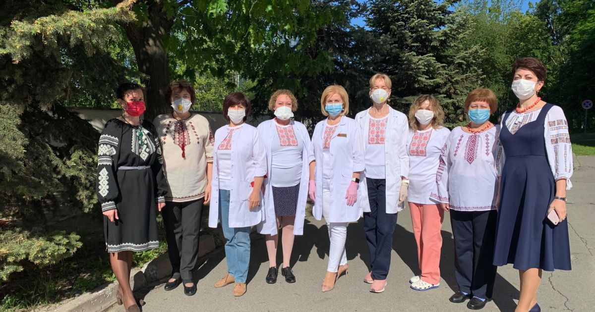 Медики из Александровской больницы в Киеве выложили видеопоздравление с днем вышиванки