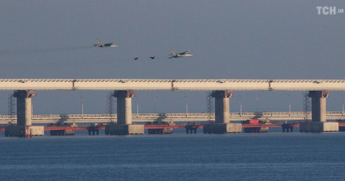 Россияне открыли огонь и захватывают украинские катера возле Керченского пролива
