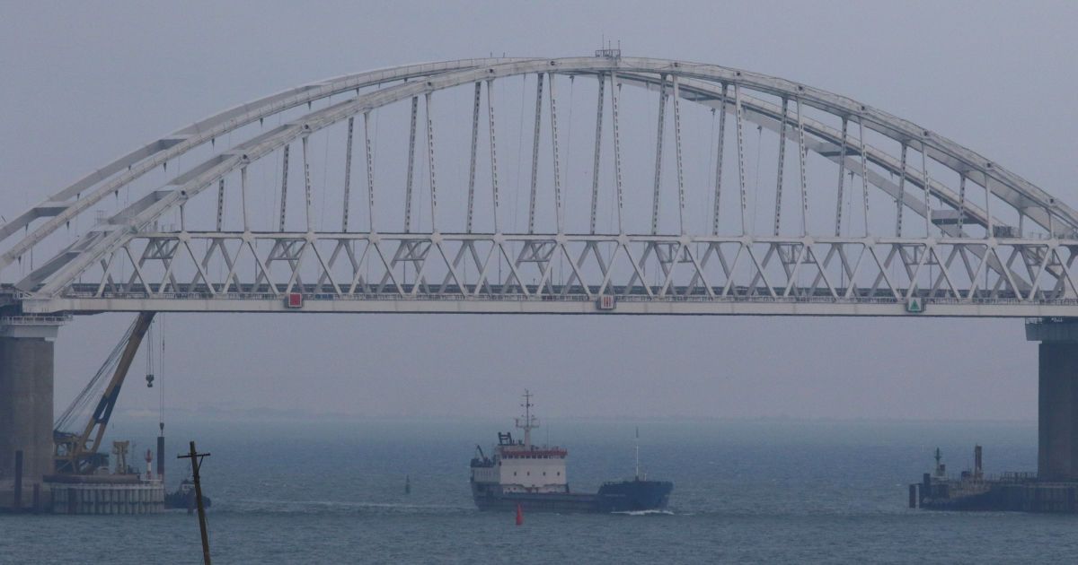 В расстреле кораблей в Керченском проливе участвовал моряк-предатель из Украины