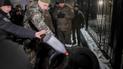 Фаєри і шини: як під посольством РФ у Києві відбувалася акція проти агресії у Азовському морі
