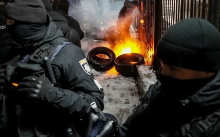 Следком РФ возбудил дела после протестов у российских дипучреждений в Украине