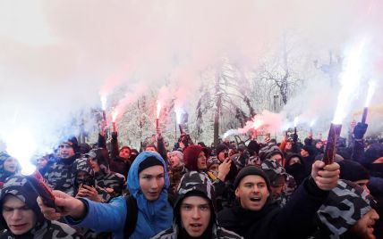 В Києві активісти прийшли під Адміністрацію президента з вимогами перед введенням воєнного стану