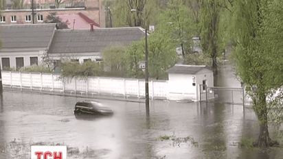 Как коммунальщики боролись с водой в столице