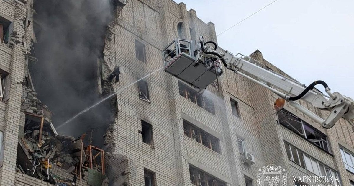 Зруйновані під’їзди, чорні діри та загиблі — наслідки атаки у Харкові (фото)