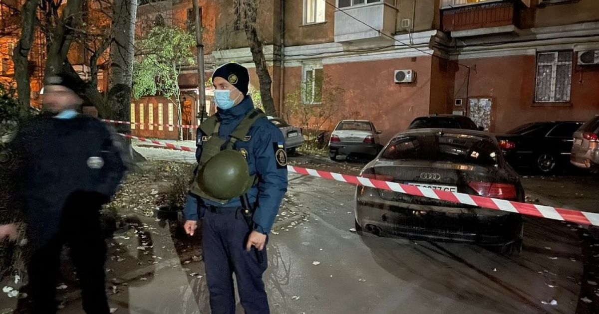 Подробиці стрілянини у Миколаєві: вбивця вистрелив у чоловіка, а потім добив біля під'їзду