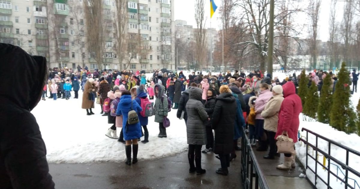 Понад 450 осіб евакуювали зі школи у Черкасах – приміщення "замінував" першокласник