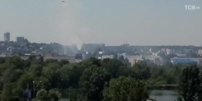 Жители столичной Оболони сообщили о задымлении и химическом запахе возле завода