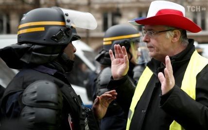Беспорядки во Франции: митингующие пугают войной, правительство обвиняет "подругу Путина"