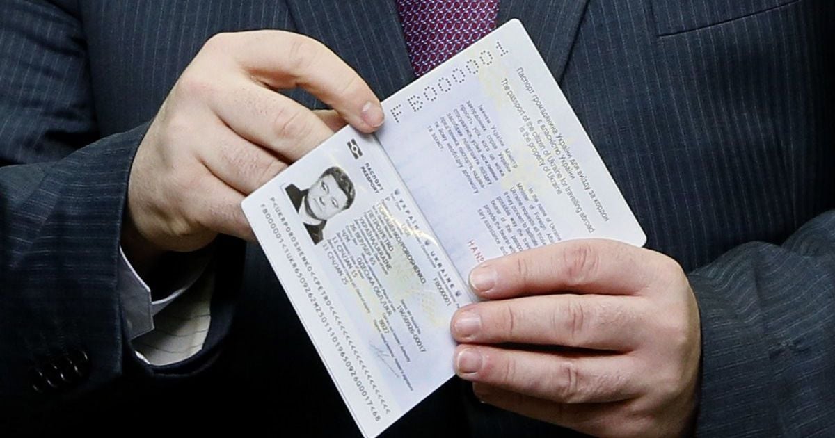 Биометрический паспорт Петра Порошенко