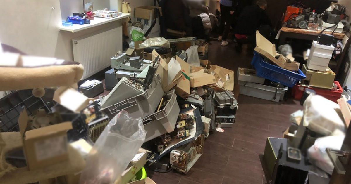 У Києві озброєний чоловік увірвався до квартири та погрожував вбити дітей