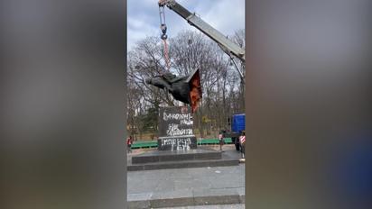 В Киеве демонтировали памятник Пушкину
