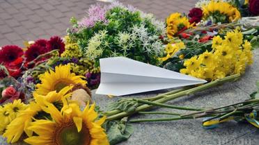 Украинцы вспоминают погибших у посольства Нидерландов. / © УНИАН