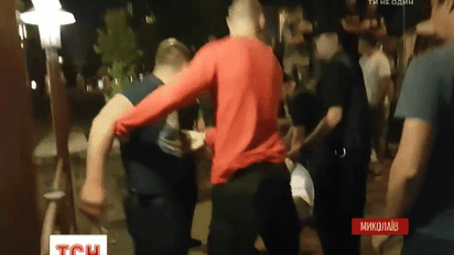 В Николаеве патрульные не вмешались в выяснение отношений между "мажорами" и прохожими