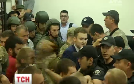 Суд подовжив арешт підозрюваним у теракті під Радою націоналістам
