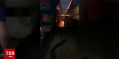 На залізничному вокзалі у Києві загорілася людина