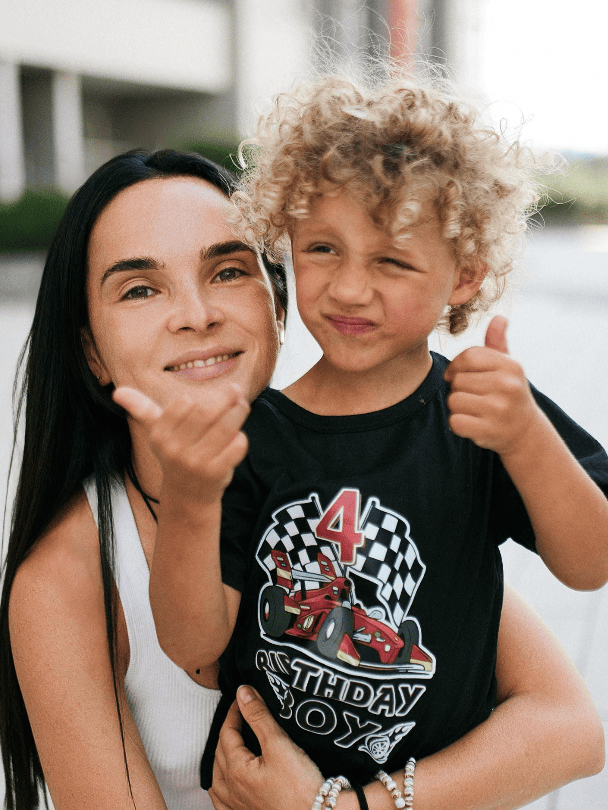 Жена Мирошниченко удивила, как нашла биологическую маму применого сына и была шокирована сходством