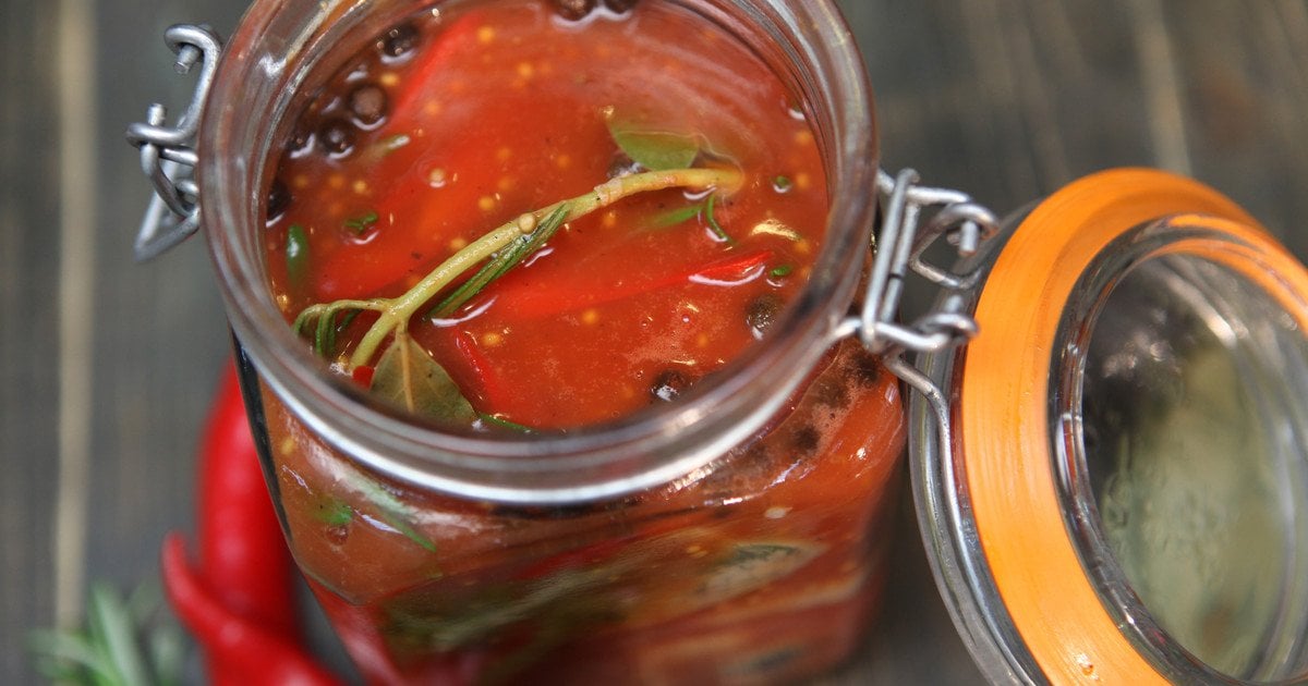 Маринованная скумбрия в томатном соусе