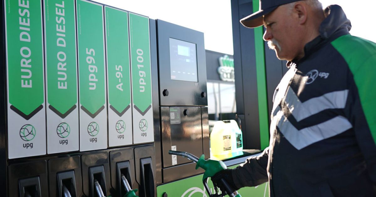 Бензин из Европы. Фото: пресс-центр АЗК UPG