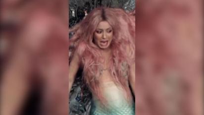 Шакира испугалась крысу, которая во время съемок начала лезть прямо на нее